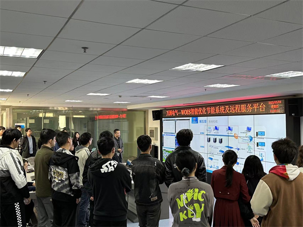 武漢理工大學(xué)學(xué)生到萬(wàn)洲參觀(guān)學(xué)習(xí) (5).jpg